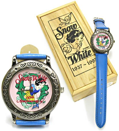 ✴︎2004年クリスマス限定✴︎ディズニーキャラクターレザーベルト時計 Disneyミッキートノー型腕時計(DISNEY,ウォッチ,レディース,本革