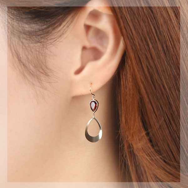 Shaesby ゴールド フックピアス ガーネット Shaesby ゴールド フックピアス ガーネット