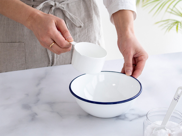 12/19〜22はポイント10倍／ メジャーカップ 計量カップ 200ml 琺瑯