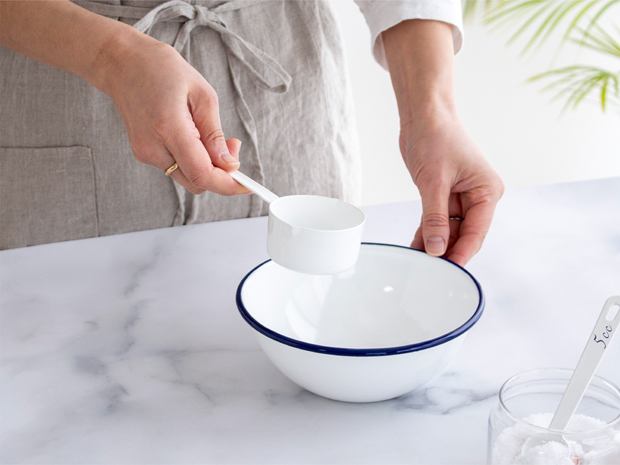 3/8はポイント10倍／ 計量カップ ストレート型 100ml 琺瑯 ホーロー