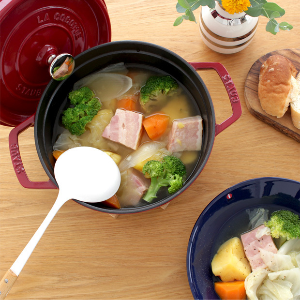 STAUB - staub ストウブ 「 ピコ ココット 22cm 」 鍋 IH対応 Amazon.co.jp: staub ストウブ 「 ピコ ココット ラウンド
