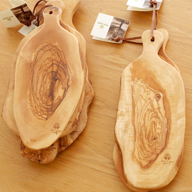 カッティングボード オリーブ まな板 木製 Arte Legno アルテレニョ ルスティックハンドル ハンドル付き 選べる 木目 1点もの