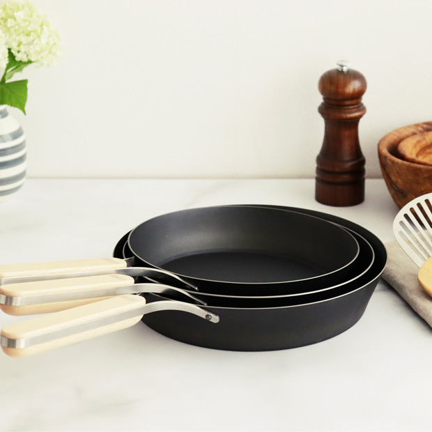 enzo エンゾウ フライパン 22cm 24 cm 26 cm日本製 IH対応 和平フレイズ [クーポン対象 12/16 10:59まで] enzo フライパン 鉄