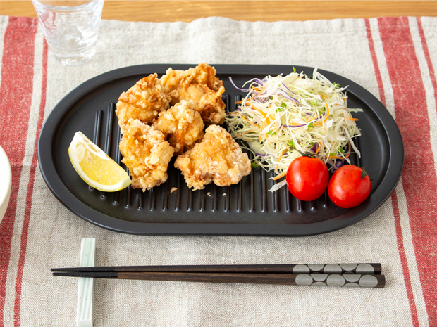 かもしか道具店 からあげのプレート 食器 皿 白 黒 日本製 磁器 波型