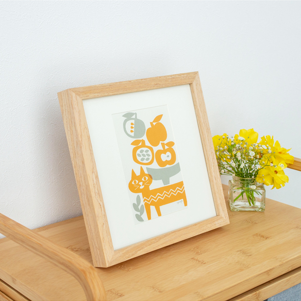 ポスター フレーム付き フルーツを運ぶ猫 22.5×22.5cm 木製 正方形 ポスターフレーム 猫 アートポスター YUYA ユウヤ 切り絵作家 bicosya 美工社