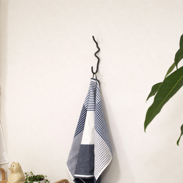 Ferm Living ファームリビング Curvature Hook カーバチュア フック ブラス ブラックブラス