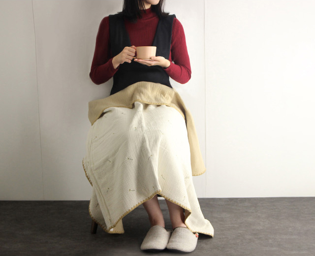 Nouer des liens 刺繍ガーゼブランケット A80850-24 Nouer des liens 刺繍ガーゼブランケット A80850-24
