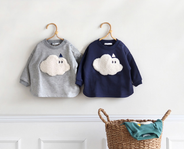 ドゥファミリィ。コットン ベージュ トレーナー新品未使用タグ付き CLOUDY FINE LATER CLOUDY，FINE くもさんトレーナー 522-477019