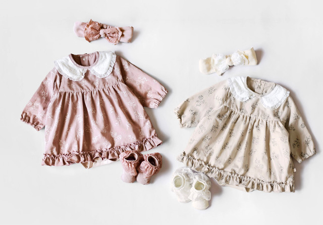 mocmof（モクモフ） おめかし花柄ロンパース＆ヘアバンド＆ソックス