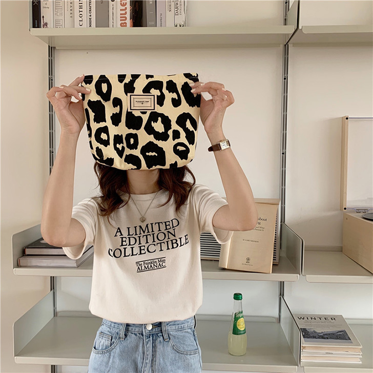 大きめ猫型ポーチ】ふわふわ／レオパードデニム／ネコ／ハンドメイド