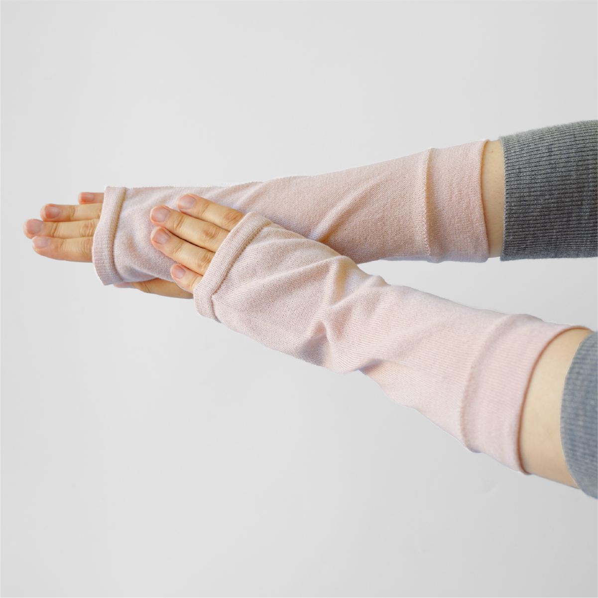 極暖 シルク 薄手アームウォーマー 絹屋 絹 日本製 アーム ウォーマー 温活 冷えとり 冷え対策 プレゼント ギフト 防寒 薄手 軽い | 絹屋 | 03