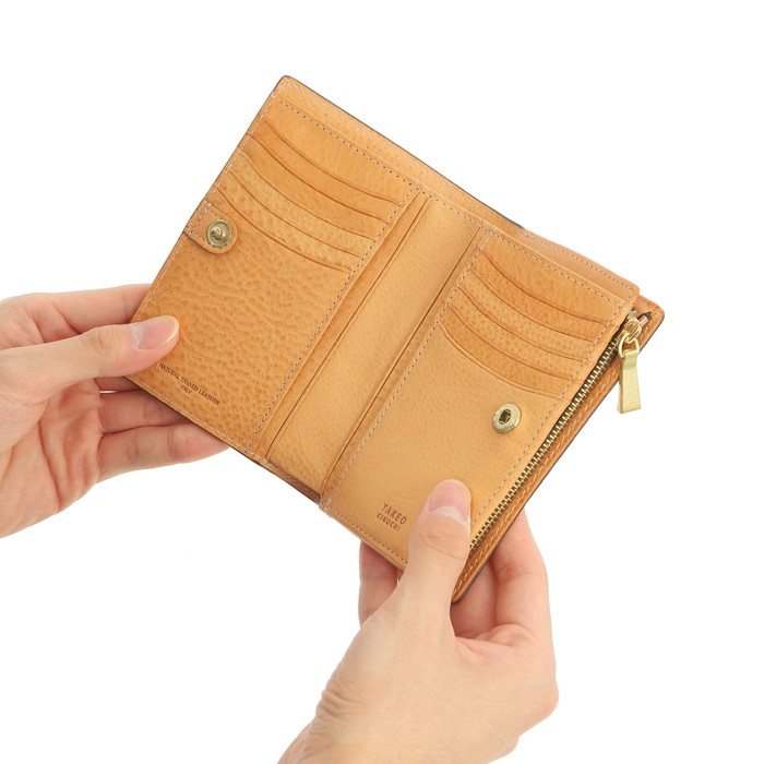 最大割引【美品】タケオキクチ　ターナリー　二つ折り財布　カード10段 小物