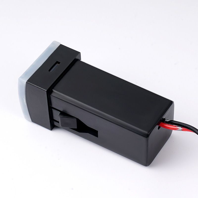 60プリウス90ノアなど デュアル充電ポート USB Type-c Type-a 60プリウス 90ノア・ヴォクシーなどトヨタ車 充電ポート Type-a