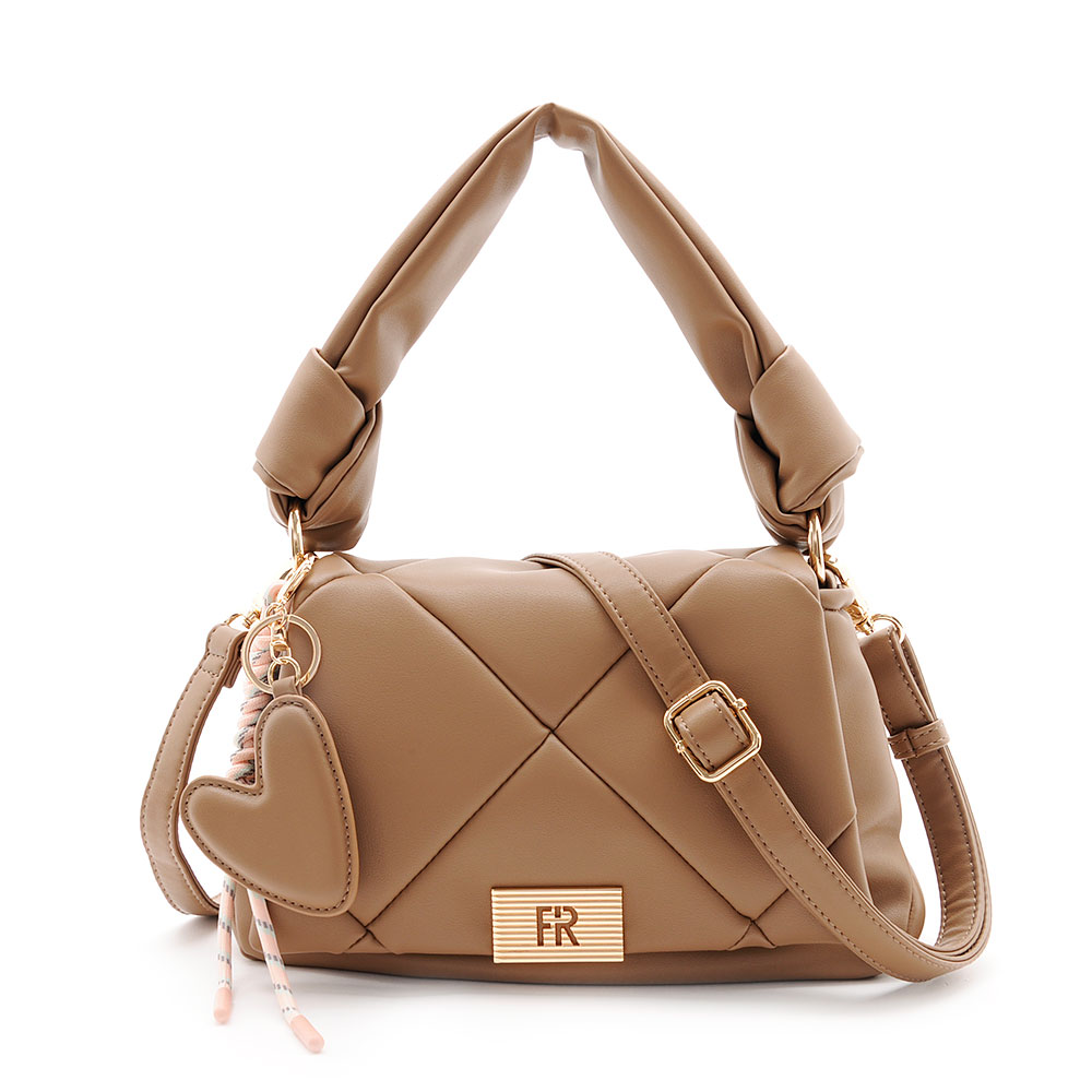 FIRANO（フィラノ） モデルせいら ViViタイアップ掲載 キルティング