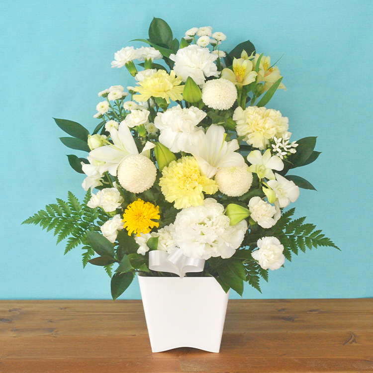 お供え 花 旬のおまかせお供え花 Lサイズ アレンジメント 高さ50cm お彼岸 お悔やみ 仏花 生花 供花 お花 命日 お盆 喪中見舞い 画像配信 クール便対応 FKAA | FlowerKitchen | 06
