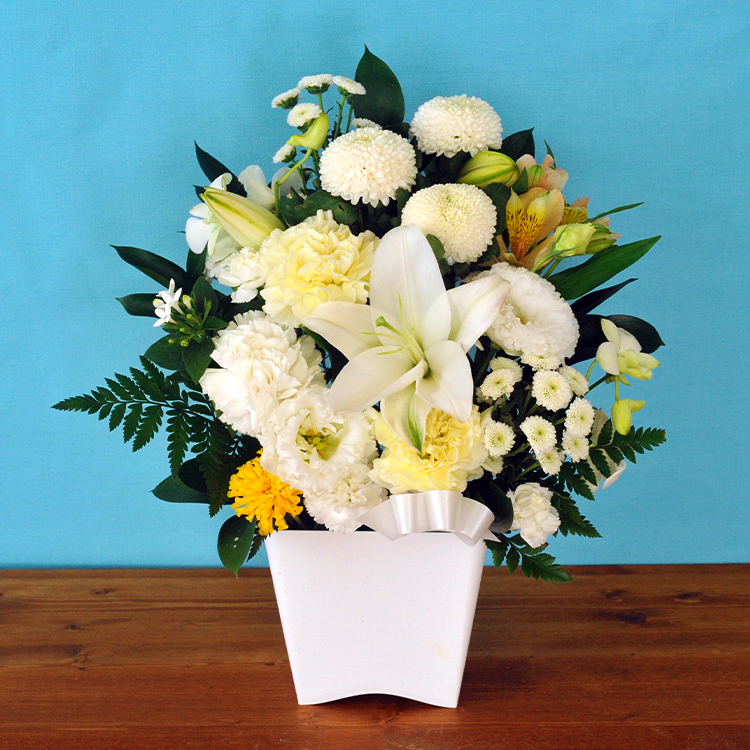 ユリと菊のお供え仏花、お盆花アレンジメント FlowerKitchen お供え 花 ユリのお供えアレンジ Mサイズ