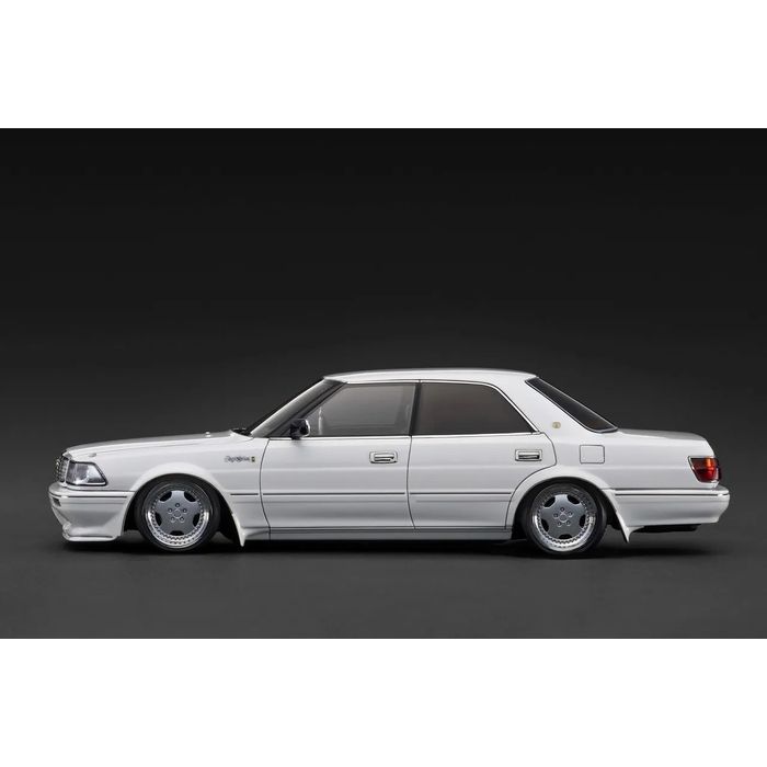 IG クラウン　ミニカー イグニッションモデル 1/18 トヨタ クラウン ロイヤルサルーンG (130