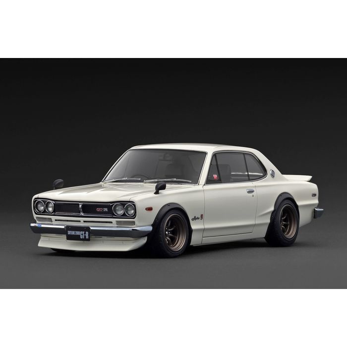 Nissan Skyline 2000 GT-R (KPGC10) White Ivory(1/18 Scale