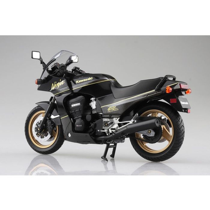 1/12 完成品バイク KAWASAKI GPz900R 黒/金 カワサキ プラモデル 模型 アオシマ 11079