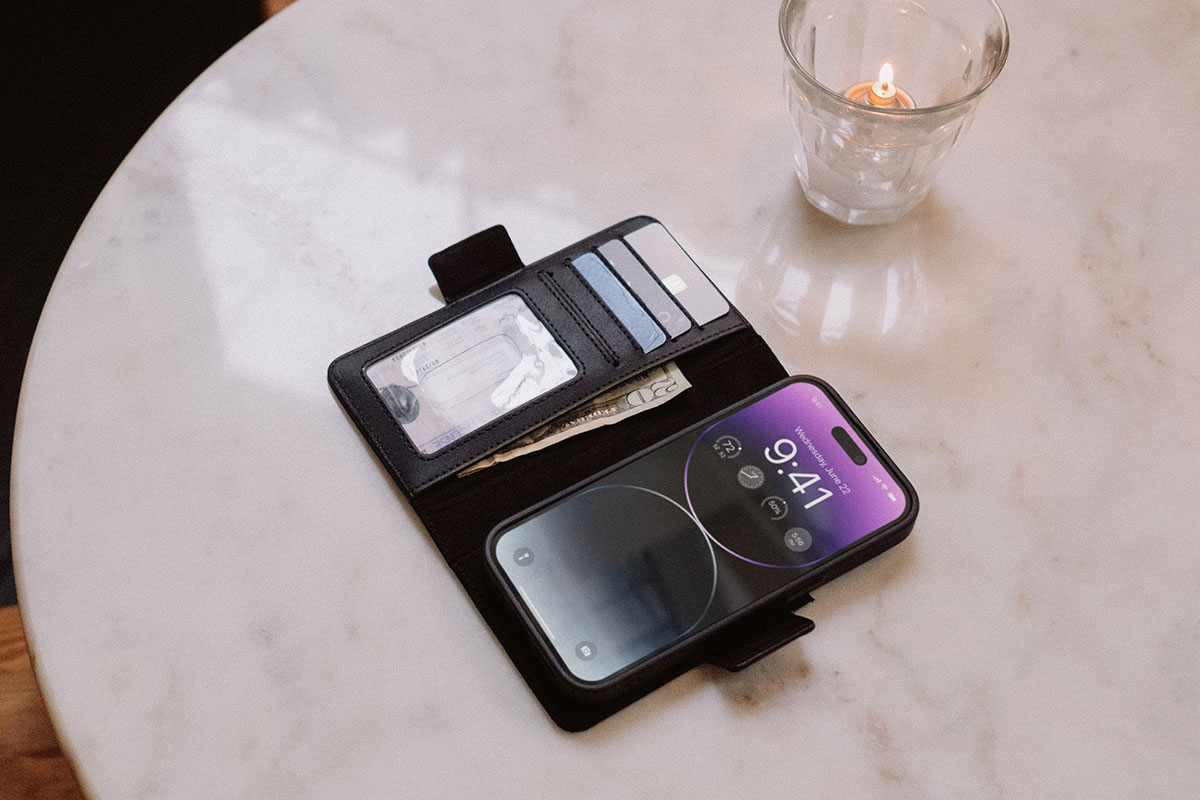 Twelve South BookBook for iPhone 15シリーズ 手帳型 スマートフォン
