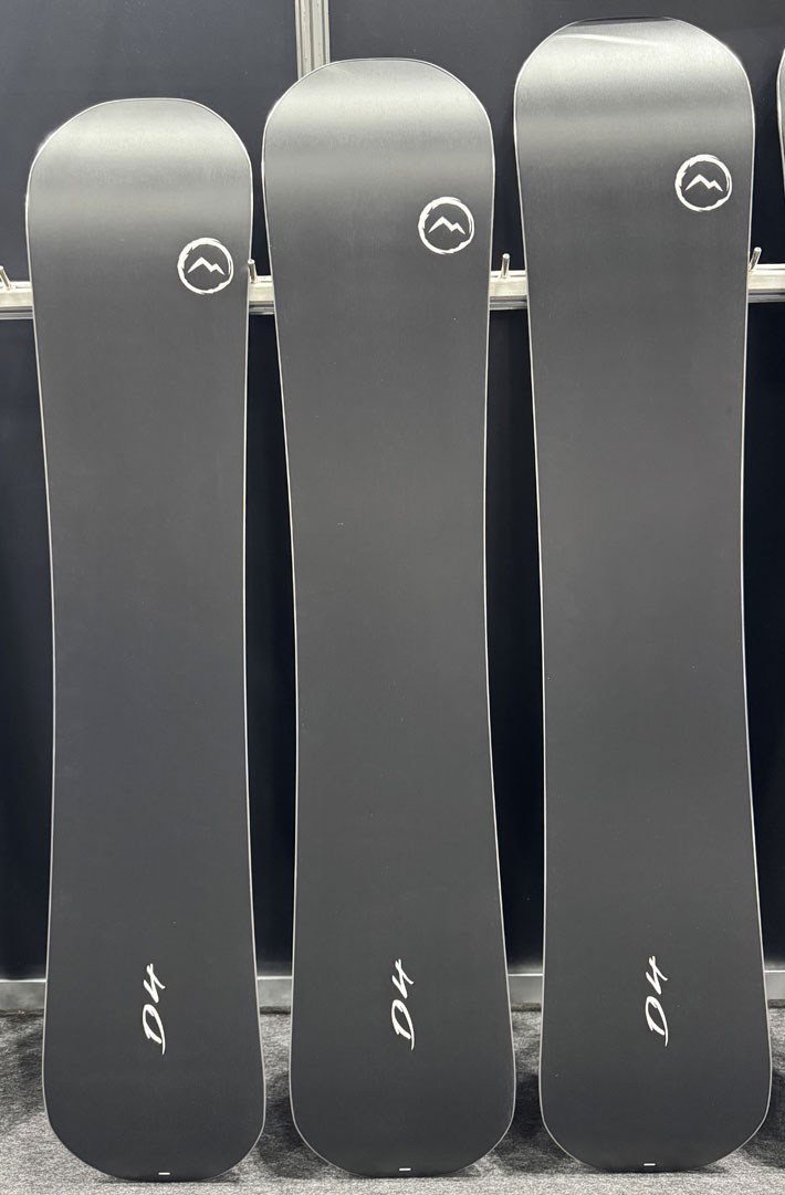 NOVEMBER ノベンバー　D4 138cm 20-21　グラトリ　オガサカ NOVEMBER ノベンバー D4 138cm 20-21 グラトリ オガサカ
