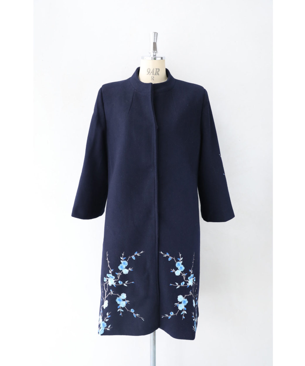 Sから2L対応 濃紺 青い花刺繍の上品ネイビーミディアムコート Sから2L対応 濃紺 青い花刺繍の上品ネイビーミディアムコート