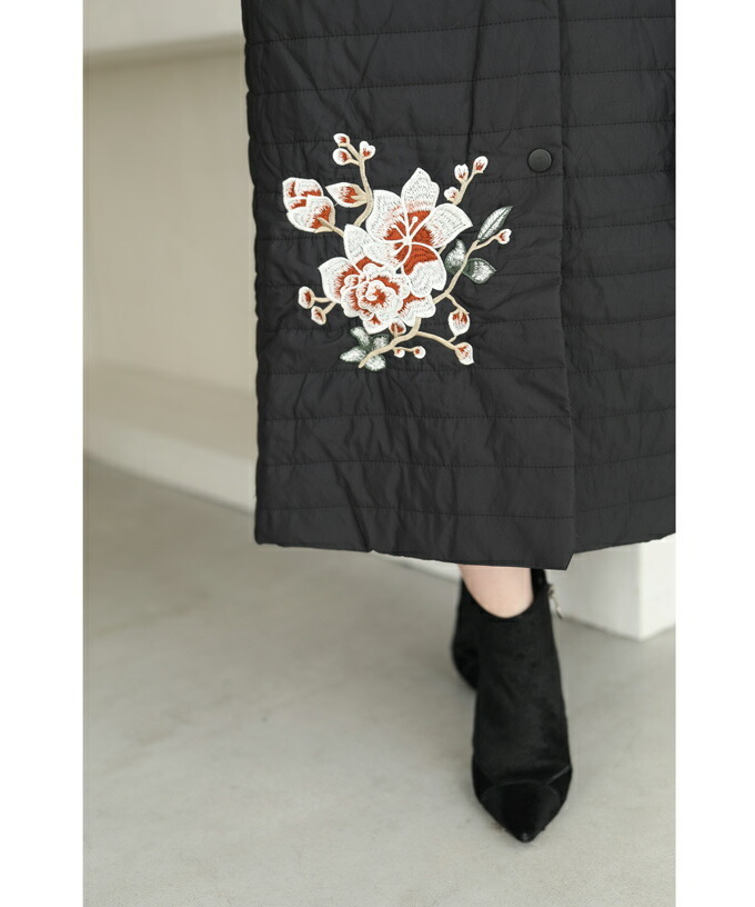 cawaii SからM対応 黒 花刺繍を施した軽くて暖かい中綿ロングコート
