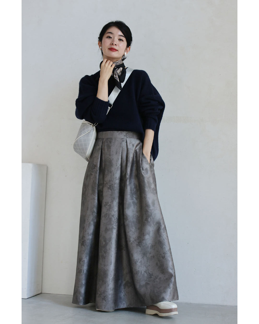 M/L対応 浮かび上がるニュアンスアートのタックロングスカート