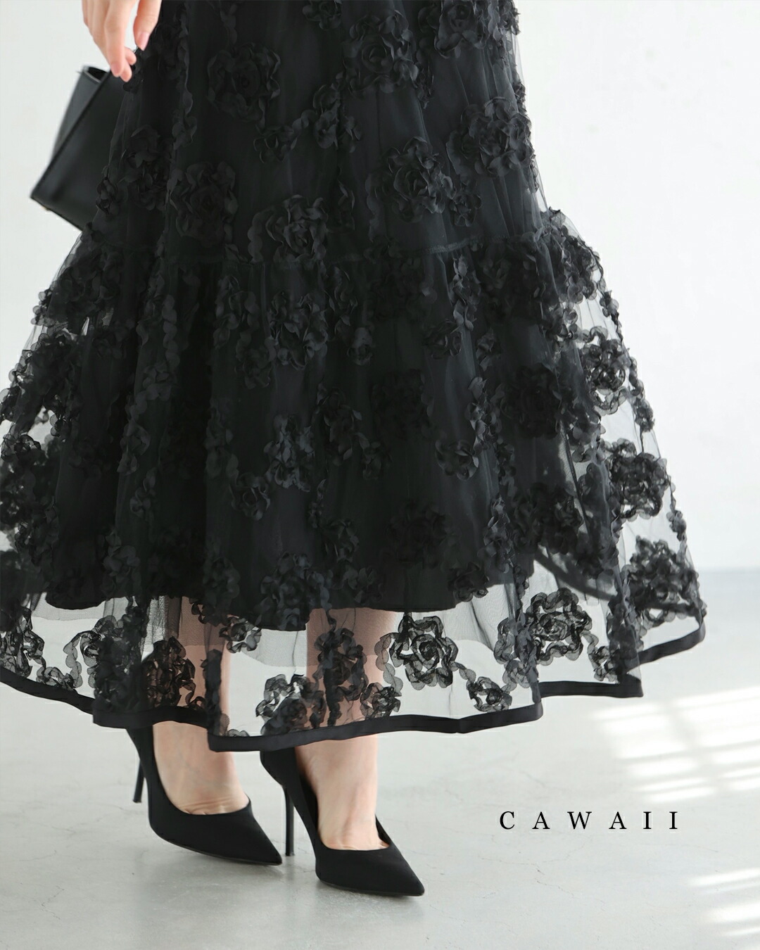 SからM対応 黒 花畑デコルテのシアーパフスリーブカットソートップス