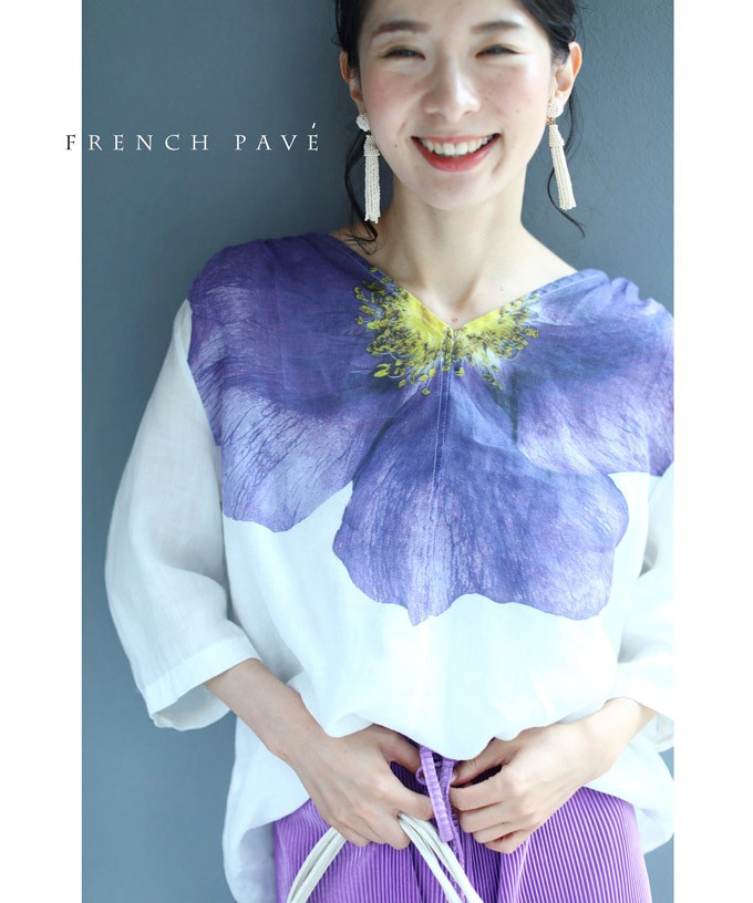 大輪のひまわりが魅力のプリーツブラウス「cawaii french」【グレー】 極美品 cawaii french 大輪のひまわりが魅力のプリーツブラウス