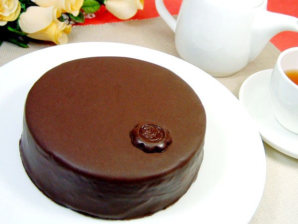  お取り寄せ(楽天) 極上のザッハトルテ５号 チョコレートケーキ 価格3,400円 (税込)