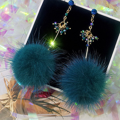 No.1230ファーボールピアス　ファーボールイヤリング　ハンドメイド　グレー k14 】ファーボール ライトグレー ゴールド ピアスorイヤリング - メルカリ