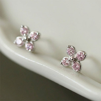 ピアス レディース 18金 仕上げ アレルギー対応 花 小さめ ゴールド オーストリア産 クリスタル採用 大人 可愛い おしゃれ ポイント消化 爆買 |  | 10