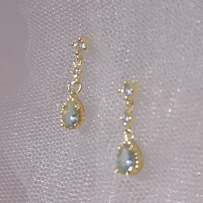 ピアス レディースグ 金属アレルギー対応 ドロップ 雫 しずく 水色 3月