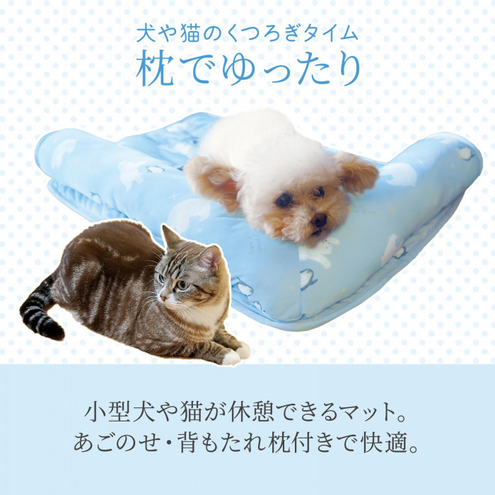 枕でゆったり　犬や猫のくつろぎタイム