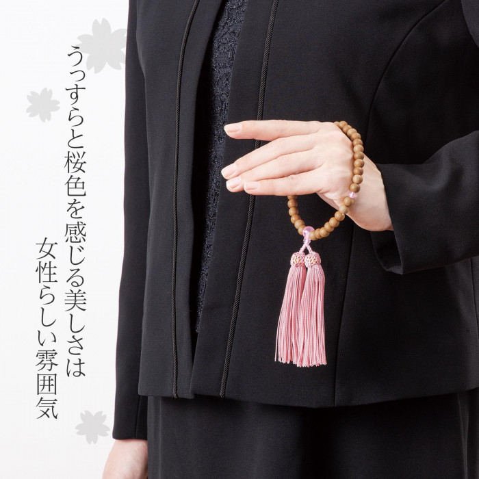 うっすらと桜色を感じる女性らしい雰囲気