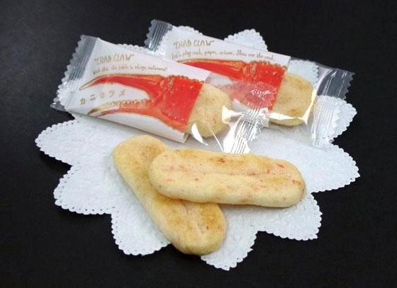 カニのツメあられ 300g×8袋 A-12 カニのツメをデザインした明解でおしゃれなパッケージ カニの風味たっぷりの香ばしい味わいのおせんべいです FKP1031699243(9430円)