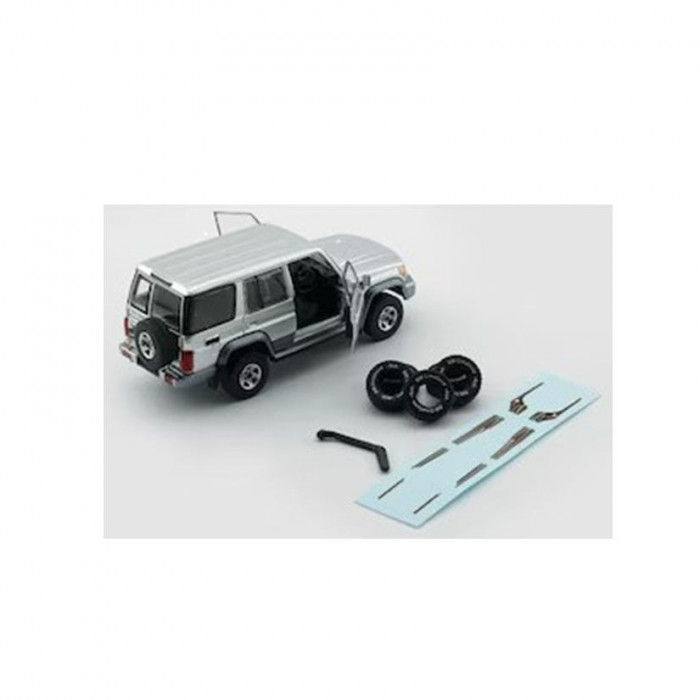 BM CREATIONS トヨタ ランドクルーザー LC76 シルバー RHD 1/64