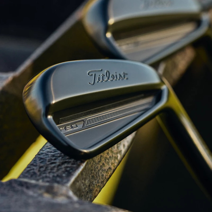美品！タイトリスト T150 ブラック 2023年 アイアン6本 Titleist 右用 2025 タイトリスト T150 ブラック 6本 (5-9,Pw