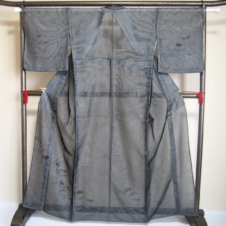 夏物紋紗　おしゃれ着物　正絹　涼しげな波と亀甲地模様 ダークグレーと黒　未使用 お得なクーポン発行中/【中古】 特選 訪問着 正絹 黒地に蟹模様