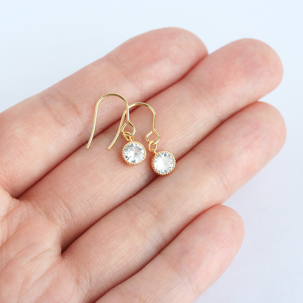 チェコガラスしずくロングピアス 金属アレルギー対応 イヤリング変更無料 ステンレス 316L ゴールド シンプル 樹脂ピアス チタンピアス ステンレスピアス 金アレ