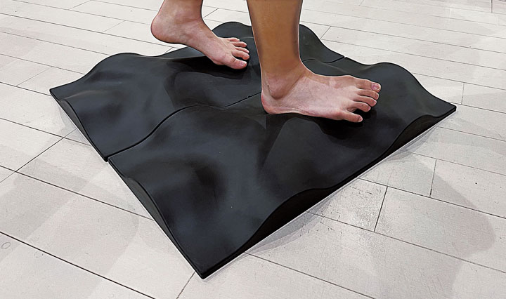 アダプベース ブラック 300×600mm トレーニング マット 足裏 足ふみ 運動器具 トレーニング器具 体幹グッズ バランストレーニング ADAPBASE ZO300 ZETT_1