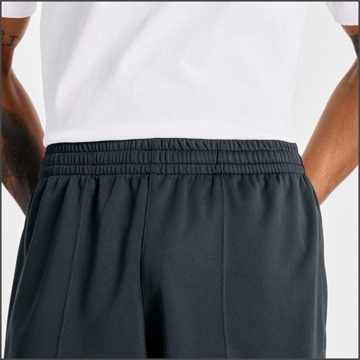 new balance ニューバランス　新品未使用　半袖ハーフパンツ上下メンズＭ ニューバランス Tシャツ ハーフパンツ 上下 セットアップ メンズ