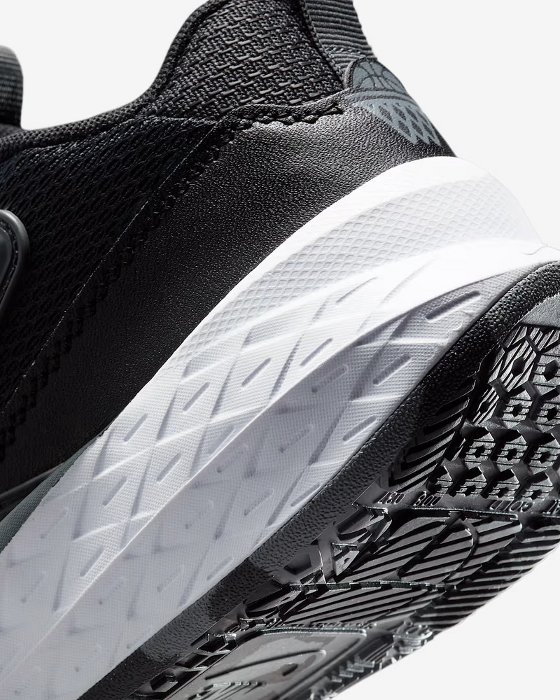 NIKE（ナイキ） 爆買 ジュニア バスケットボール シューズ バッシュ