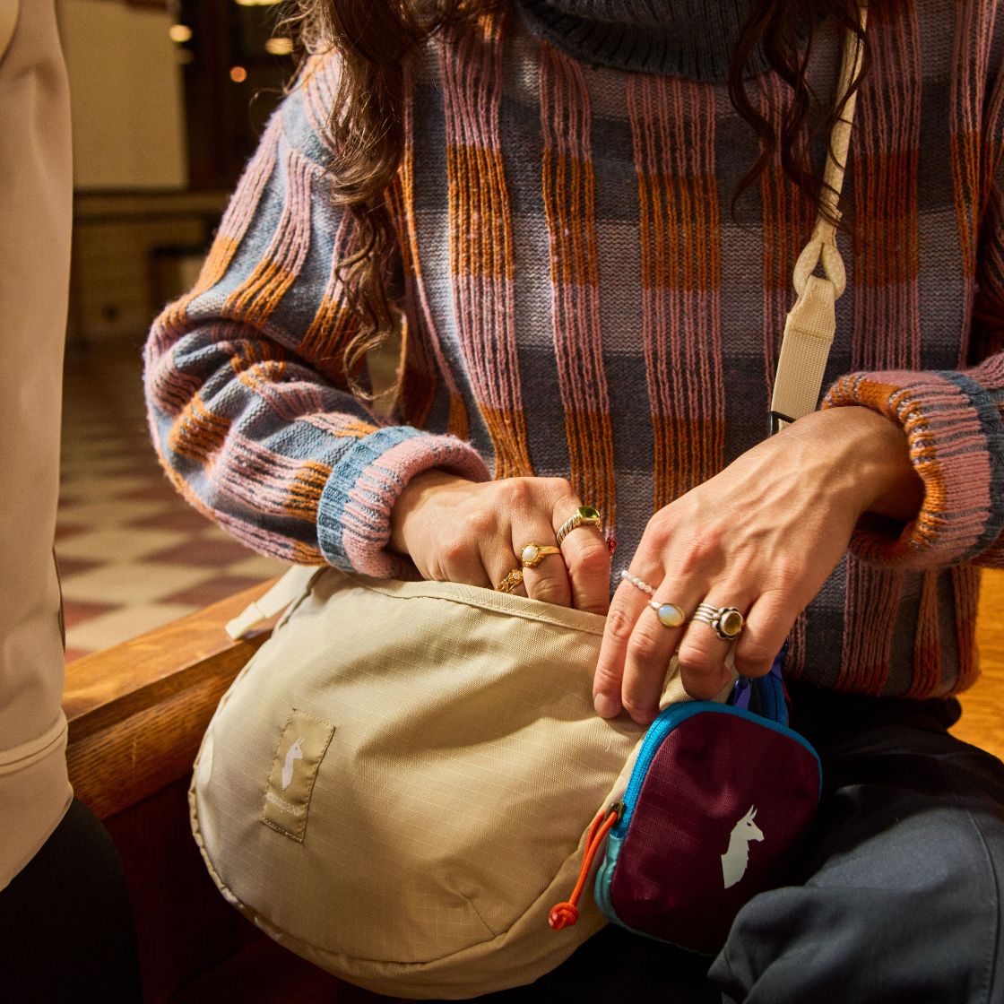 【新品同様✨】cotopaxi コトパクシ　ショルダーバッグ Shoulder Bags コトパクシ ショルダーバッグ – Cotopaxi