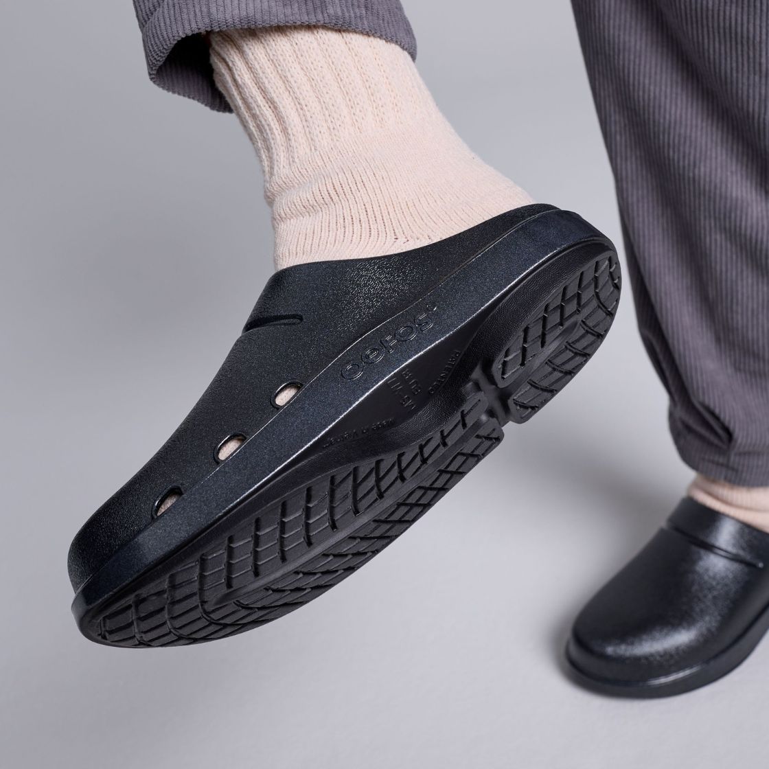 【セール20%OFF/新品】OOFOS ウーフォス リカバリーサンダル OOcloog Luxe 衝撃吸収 軽量 歩きやすい 室内 メンズ レディース 正規品 | OOFOS | 12