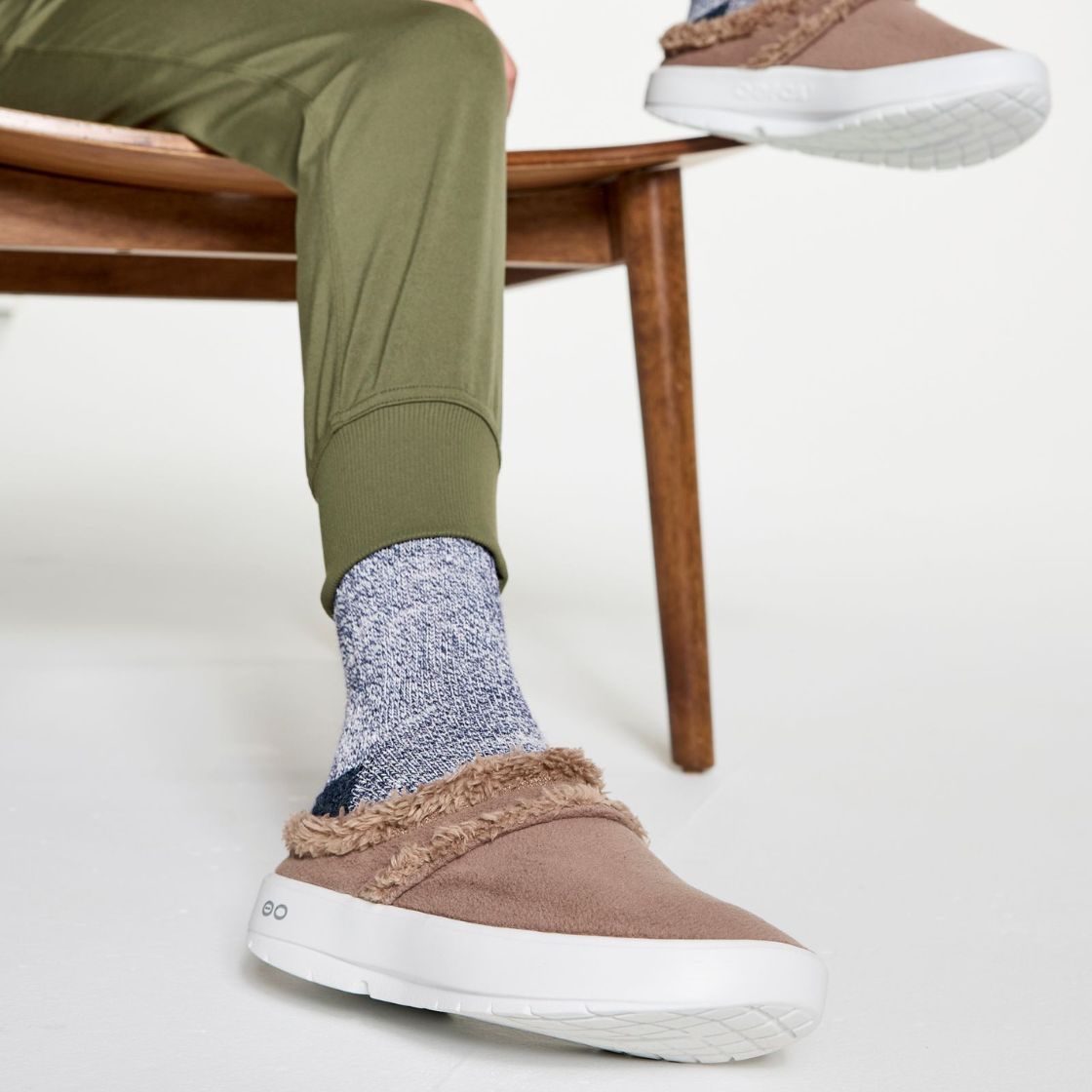 国内正規品 OOFOS ウーフォス Women's OOcOOzie Mule（ウークージー ミュール）リカバリーサンダル 女性 衝撃吸収 スリッパ スポーツ | OOFOS | 14