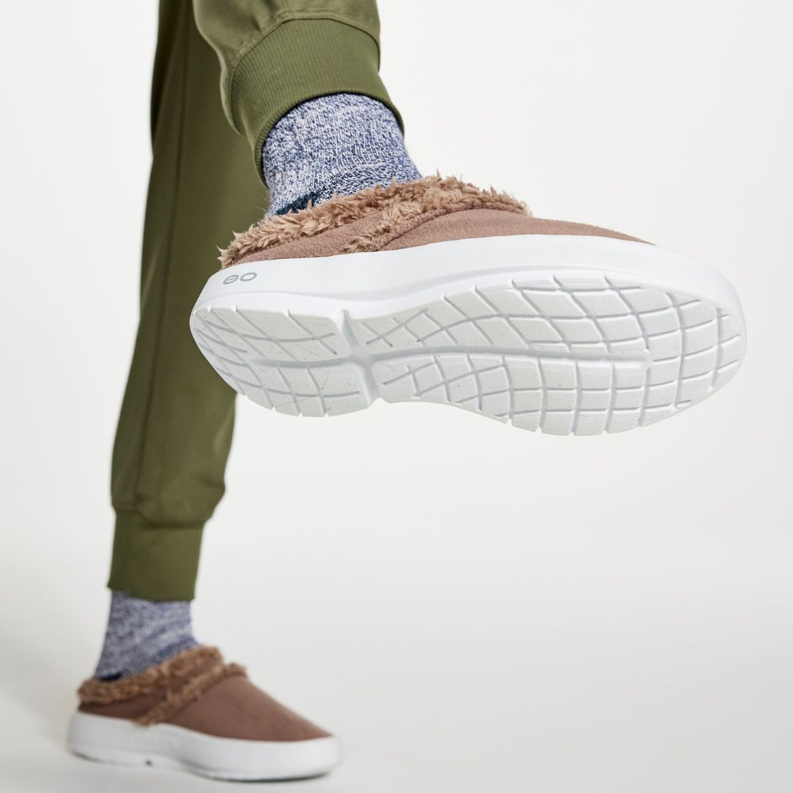 国内正規品 OOFOS ウーフォス Women's OOcOOzie Mule（ウークージー ミュール）リカバリーサンダル 女性 衝撃吸収 スリッパ スポーツ | OOFOS | 15