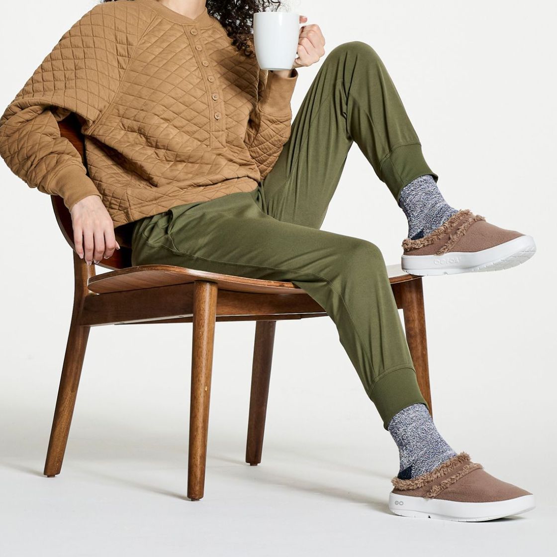 国内正規品 OOFOS ウーフォス Women's OOcOOzie Mule（ウークージー ミュール）リカバリーサンダル 女性 衝撃吸収 スリッパ スポーツ | OOFOS | 16