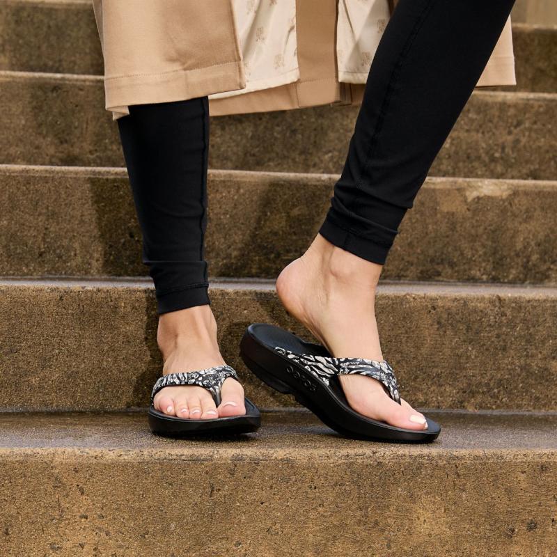 【OOFOS】ウーフォス/OOLALA Limited SANDAL/安心の追跡付送料込 OOFOS 【25秋冬Newカラー】OOFOS ウーフォス OOlala Limited